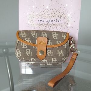 Dooney & Bourke Beige And Cream Leather And Fabric Signature Wristlet Pre Loved